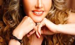 نادية مصطفى تنفي شائعات وفاة هاني شاكر وتؤكد تحسن حالته الصحية